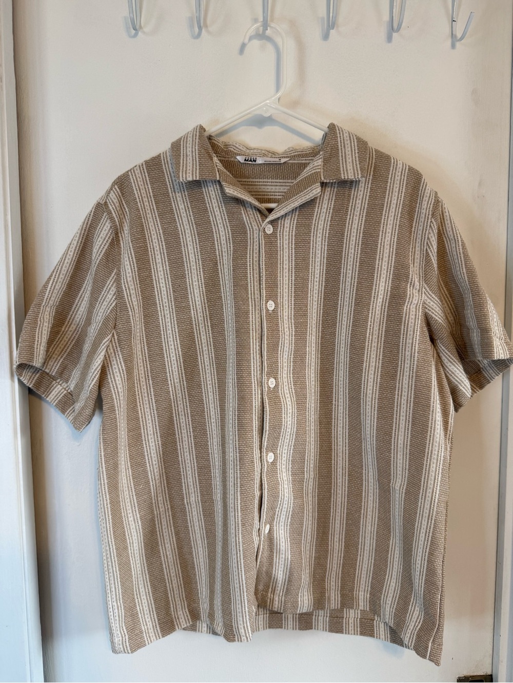 Urban Man Men's Beige Textured Striped Camp Collar Short Sleeve Shirt M